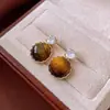 Aretes Redondos de Resina Moda Aguja de Plata Simples Retro Nicho Elegantes Versátiles Lujo Accesible Aretes de Gama Alta para Mujer