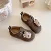 Zapatos de Cuero para Niñas 2025 Primavera y Otoño Nuevo Estilo Zapatos Birkenstock Perforados Mocasines de Bebé Sandalias de Verano para Niños