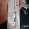 Nuevo collar de titanio con cadena de cuentas de flores y corazón de piedra de colores, transfronterizo europeo y americano, con retención de color duradera, versátil y sencillo