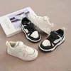 Tênis Esportivo Infantil, Tênis Baixo para Meninos, Novos Modelos Primavera e Outono, Tênis Panda Preto e Branco para Meninas, Tênis Branco para Estudantes de Crianças de Tamanho Médio e Grande