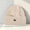 Gorros Cálidos de Lana para Otoño e Invierno para Mujer, Gorros de Punto Bordados de Oso Polar Casual Estilo Coreano, Gorros Fríos para Parejas Estudiantes, Tendencia al por Mayor