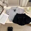Conjunto de Verão para Bebê Menina 2026 Verão Elegante Laço Tricô Manga Curta Moda Shorts Florais Conjunto de Duas Peças