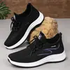 Sapato Leve de Verão com Estampa de Grou Branco Malha Oca Flyknit Solado Macio Confortável Casual Esportivo Leve Confortável Viagem