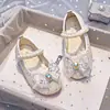 Zapatos de Cuero de Color Puro para Niñas 2026 Nuevo Estilo Primavera Zapatos de Princesa Cola de Pez con Lazo para Niños Suela Suave Zapatos de Perlas