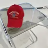 Boné de Baseball Estilo Americano com Bordado de Letras Color-Block Desgastado para Mulheres com Circunferência de Cabeça Grande, Faz o Rosto Parecer Menor, Boné Versátil Casual com Aba Curta para Homens, Tendência