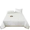 Cubrecama Acolchado de Algodón Arrugado de Doble Cara Estilo Coreano con Bordado, Juego de Tres Piezas, Suave y Amigable con la Piel para Dormir Directamente en la Cama