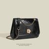 Bolsa de Ombro Única com Textura de Corrente Versátil para o Dia a Dia Primavera 2026 Nova Bolsa Clássica Retrô de Axila Bolsa Transversal Fashion para Mulheres