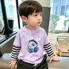 Camiseta de manga comprida para meninos, estilo primavera e outono, para crianças mais velhas, novo modelo 2026, algodão puro, respirável, camiseta base infantil casual de duas peças falsas