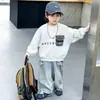 Sudadera de manga raglán para niño 2026 Nueva Primavera, Top de moda con manga de mezclilla patchwork para niños, Atuendo de primavera genial y elegante para niños