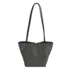 Bolsa tote de luxo minimalista de nicho para mulheres, nova moda 2026 bolsa tipo balde de grande capacidade, bolsa de ombro para o dia a dia atacado