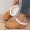 Mules de suela gruesa para mujer transfronterizos 2026 comercio exterior otoño nuevo talla grande punta redonda felpa cuña zapatillas chanclas al por mayor