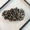 Pinza de Plátano con Estampado de Leopardo y Flores para Otoño e Invierno para Mujer 2025 Nuevo Pinza de Cola de Caballo de Alta Gama para la Parte Posterior de la Cabeza Accesorios para el Cabello