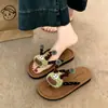 2026 Chinelos Little Monster Moda Praia Novo Estilo Sapatos com Solado Macio Feminino Antiderrapante Verão Uso Externo chinelos ins