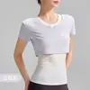 Camiseta de Yoga Falsa de Duas Peças para Verão 2026 para Mulheres, Estilo Fino com Decote em V Colorido Contrastante, Top de Yoga, Roupa Externa Justa, Manga Curta para Fitness