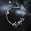 Pulsera de Flores Simple Estilo Japonés y Coreano para Mujer Ins Nicho Versátil Elegante Pequeña Pulsera Fresca que Muestra Joyería Delgada y Dulce