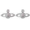 Brincos Saturno Clássicos com Diamantes Inteiros Estilo Nana Rainha Mãe Britânica Teresa para Mulheres, Finamente Trabalhados com um Toque de Luxo, Brincos Planeta de Nicho