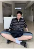 Camiseta Listrada de Manga Longa com Decote V Pequeno, Estilo Coreano, Preguiçosa e Relaxada, para Homem 2026 Casual Solta Versátil Malha Fina
