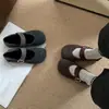 Zapatos peludos de nuevo estilo 2026 para mujer, adecuados para usar al aire libre en otoño e invierno, con forro de felpa para abrigar, diseño elegante y de cuento de hadas, estilo Mary Jane, zapatos de algodón