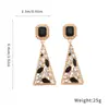 Pendientes de botón con forma de triángulo de plata vintage incrustados con diamantes, estilo de lujo ligero, alta gama, pendientes retro europeos y americanos