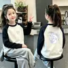 Camiseta Base de Cuello Redondo para Niñas 2026 Nuevo Estilo Ropa Interior para Niños Medianos y Mayores Polar por Ambos Lados Ropa Otoño/Invierno Bloque de Color Manga Larga Tendencia