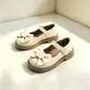 Sapatos de couro para crianças, tamanho 26-37, para primavera inicial, novos sapatos de princesa com laço para meninas, para apresentações, sapatos de couro para crianças mais velhas