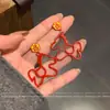 Boa Sorte Está Chegando em Breve! Brincos Pequenos de Cavalo Vazado com Caractere da Sorte Vermelho de Ano Novo para Mulheres, Tarraxas Únicas e Versáteis Adequadas para o Ano Novo