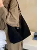 Bolso cruzado casual simple de color liso de gamuza de alta gama 2026 nuevo otoño con textura moda bandolera para mujer