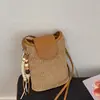Bolsa de ombro versátil de moda transfronteiriça, bolsa de mão retrô europeia e americana para mulheres, versão coreana, bolsa tiracolo da moda ins para o dia a dia