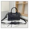 Bolsas Femininas Transfronteiriças de Comércio Exterior 2026 Novo Estilo Padrão Rachado Bolsa de Motociclista Bolsa de Mão Feminina Rebite Franja Bolsa de Ombro Transversal