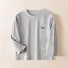 Nueva camiseta básica suave de algodón para niños de otoño e invierno, tops de color liso para niños, ropa de otoño para niñas, ropa para el hogar, cuello redondo, Clase A