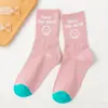 Meias Esportivas para Skate Novas Outono e Inverno Femininas Brancas Desenho Animado Smiley Arco-íris Meio da Panturrilha Moda Rua Estudantes Meias Femininas