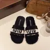 Sandalias de moda otoño e invierno, zapatillas deslizantes versátiles bordadas nuevas de suela plana 2026, pantuflas peludas pequeñas estilo Chanel francés para mujer