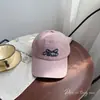 Boné de Baseball Bordado com Laço de Letra para Mulheres Estilo Coreano Casual Versátil Chapéu de Primavera e Outono Proteção Solar de Verão para Homens Boné com Aba