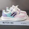Zapatillas Blancas para Niños Modelo Nuevo Primavera y Otoño 2026 Zapatos Deportivos para Niños y Niñas Ligeros Casuales Zapatos de Tabla Suela Suave Zapatos para Correr de Estudiante