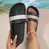 Comercio Exterior Europeo y Americano talla grande Zapatillas de Fondo Grueso de una Palabra para Mujer Uso Transfronterizo Remache Combinación de Colores Fondo Suave Sandalias y Zapatillas de Playa en stock