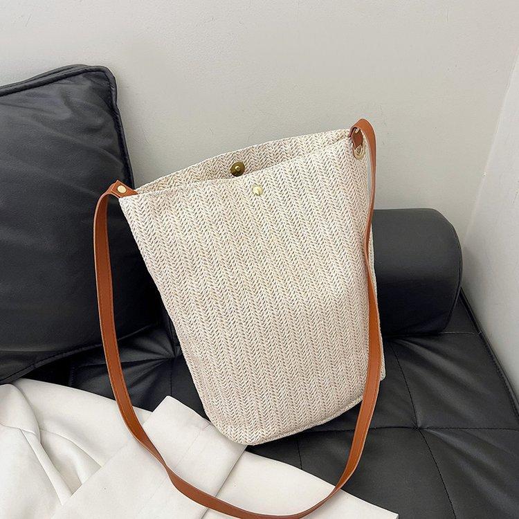 编织包女包新款潮2024夏草编简约百搭小清新水桶包个性单肩斜