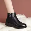Botines cortos forrados de polar para mujer, nuevo estilo de invierno 2026, zapatos de algodón cálidos para mujeres de mediana edad y mayores, de suela suave, antideslizantes, de suela gruesa y adecuados para madres