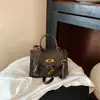 Bolsa feminina pequena versátil da moda 2026 verão popular novo estilo bolsa de ombro bolsa Kelly bolsa transversal de celebridade da internet