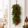Decoración colgante de pared Planta artificial navideña con agujas de pino y bayas rojas artificiales y piñas para decoración de pared del hogar