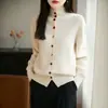 Chamarra suéter con botones de patrón de corazón y cuello medio alto para mujer, estilo suave de otoño e invierno, adornada con detalles delicados, chamarra cálida y versátil