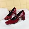 6292-K111 Sapatos femininos Banquet Mary Jane, bico quadrado, boca rasa, couro envernizado, camada única, fivela de diamante, salto grosso, salto médio