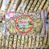 Una Caja de 4.4 kg de Piezas de Anillos de Sésamo Lucky Gigi, Rebanadas de Pollo con Cebollín, Galletas de Cebollín, Refresco de Sésamo, Barras de Sésamo