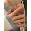 Anillo de perlas con flores esmaltadas estilo coreano para mujer, diseño de nicho, ligero, lujoso, combinable, sencillo, de alta gama, con apertura ajustable.