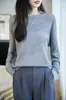 Nuevo diseño estilo coreano de principios de otoño 2026, top de punto casual a rayas con diseño calado de un solo hombro para mujer, top de manga larga de moda