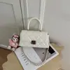 Bolsa de ombro transversal feminina com corrente de padrão losango transfronteiriça, verão 2026, novo design de nicho, bolsa de mão quadrada pequena de alta qualidade