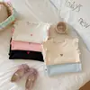 Camiseta básica de manga longa estilo coreano para meninas, top básico para primavera e outono com mangas bufantes, camiseta fofa e estilosa com estampa de coração para meninas pequenas
