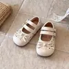 Sapatos de couro para meninas, coleção primavera/outono 2026, sapatos sem cadarço para bebês com laço, sapatos de princesa da moda, sapatilhas de sola macia para meninas pequenas