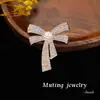 Broche de Lazo de Alta Gama Japonés y Coreano Aleación Pin de Diamante Ropa de Mujer Corsage Versátil Elegante Joyería Hebilla para Bufanda de Seda