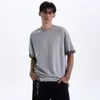 Camiseta Masculina de Verão Cor Sólida Cinza Claro com Blocos de Cor Manga Curta Cleanfit Estilo Americano Resistente Gola Pequena Casual Manga Meia