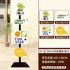 A placa de sinalização de estrada com cartão de ponto da celebridade da internet está disposta na entrada da pequena loja do pátio da pousada, a decoração é atraente, a placa de decoração, a área para fotos